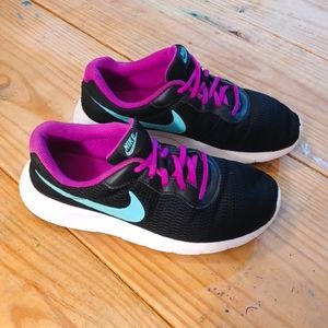 NIKE Tanjun Black and Purple Girl's Running Shoes Sz. 5